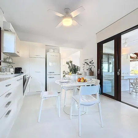 The White By Seaviews Villa *