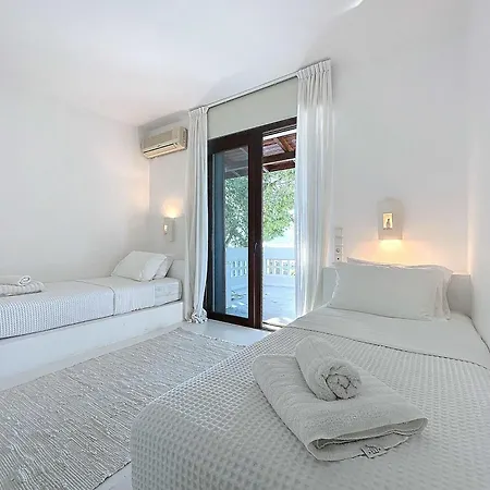 The White By Seaviews Villa *