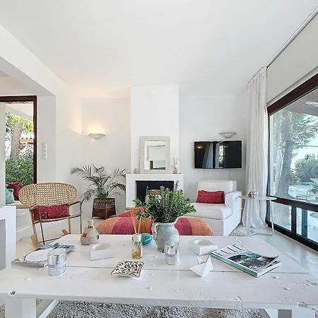 The White By Seaviews