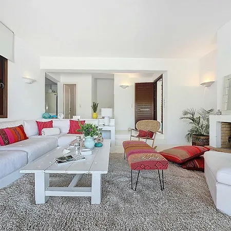 The White By Seaviews *