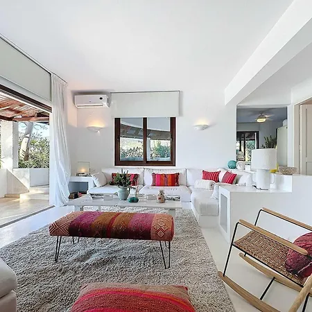 The White By Seaviews