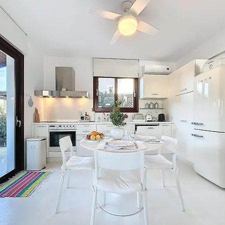 The White By Seaviews Villa *